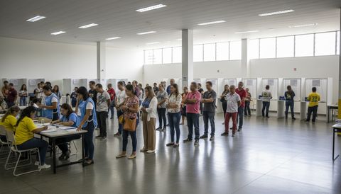 Brazil Presidential Election Polls Close Amid Runoff Projections