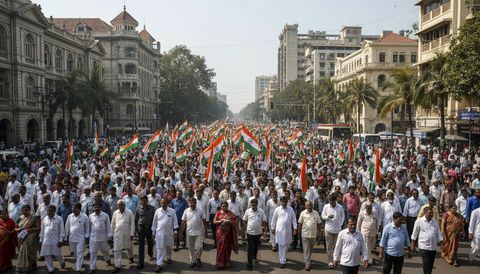Fadnavis Calls Thackeray Cousins 'Ghajinis' Over Anti-CEC Protest in Mumbai