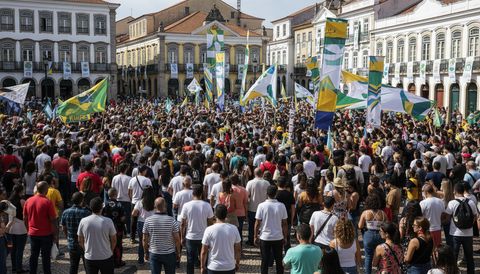 Flávio Bolsonaro Wins First Round of Brazil Election, Faces Lula in Runoff