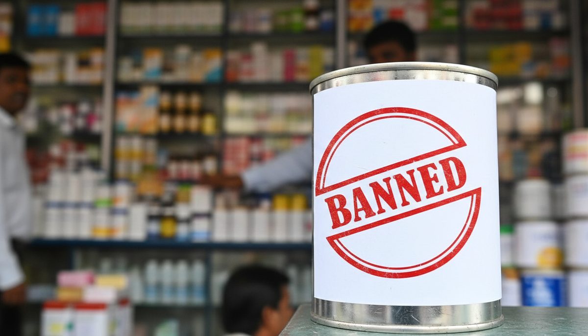 Infant formula tin with a ban stamp, symbolizing new Maharashtra FDA marketing restrictions.