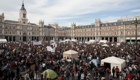 Spain Approves Eviction Ban After Protests; 87-Year-Old Woman Returns to Madrid Home